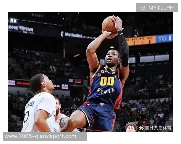 库明加精彩突破虚晃艾顿轻松上篮得分展现超强个人能力