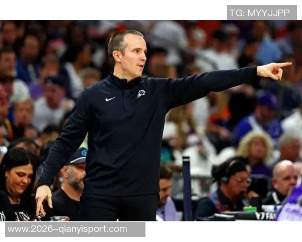 奥特执教首胜喜悦洋溢队员们泼水庆祝难掩激动心情