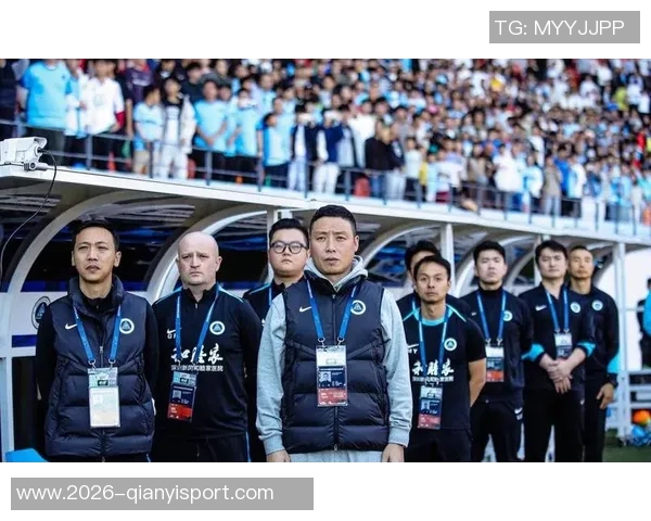 客胜三镇成功保级球迷热情迎接深圳新鹏城全队归来