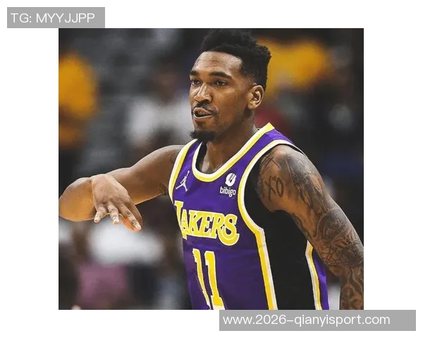 西蒙斯豪泽米诺特三人联手发威合砍53分助力球队逆转胜利